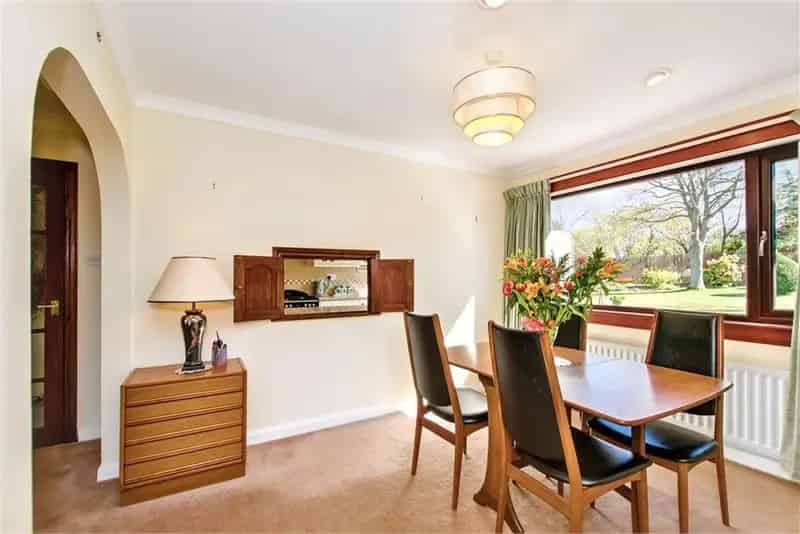 5 Bed Detached House in Currie with Large Garden and Double Garage