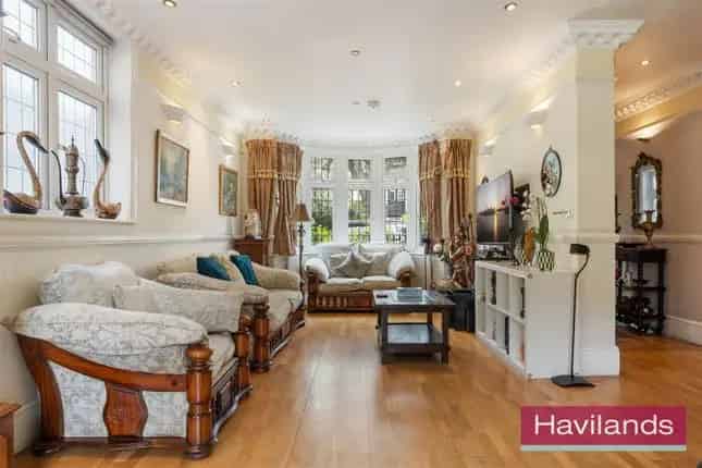 Six Bedroom Detached House For Sale Winchmore Hill N21