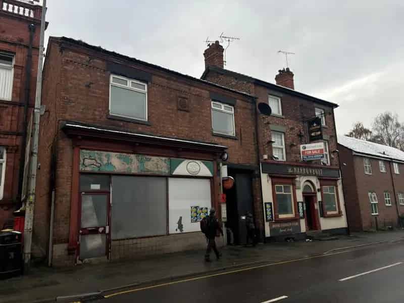 3-Bedroom Flat with Retail Shop and Workshop in Middlewich Town Centre