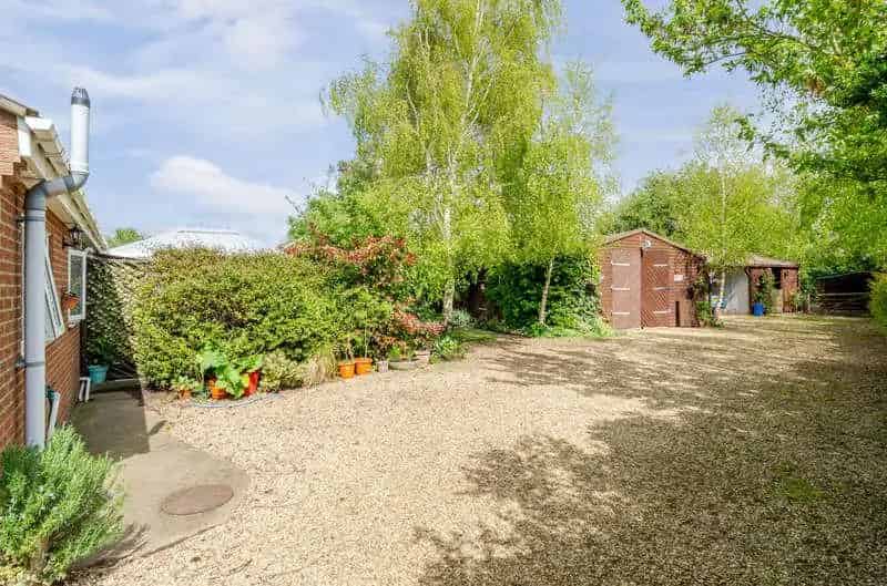 3 Bedroom Detached Bungalow with Stables and Paddock