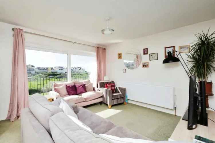 3 Double Bedroom House with Garage and Parking in a Serene Neighborhood