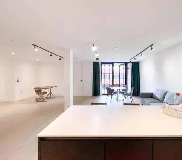 2 Bedroom Apartment House to Rent in London