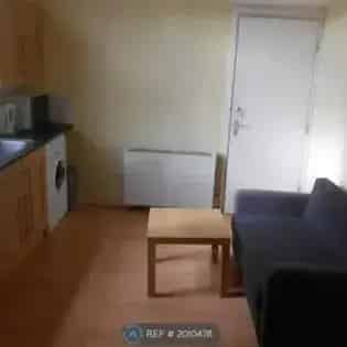 2 Bedroom Student Flat Near Sainsbury's Manchester