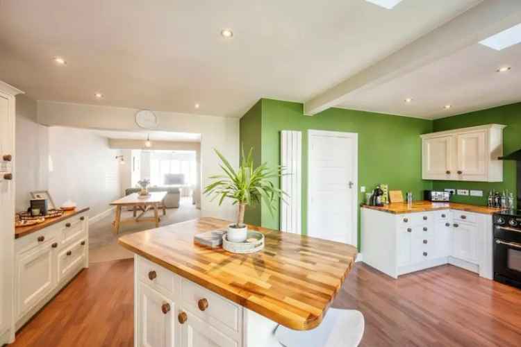 3 Bed House with Garden Office and Driveway