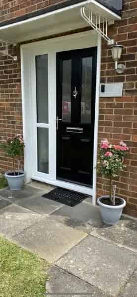 2 Bed Semi Detached House Near Train Stations and Schools
