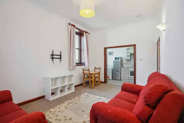 Two Bedroom Apartment in Alva with Ochil Hills Views