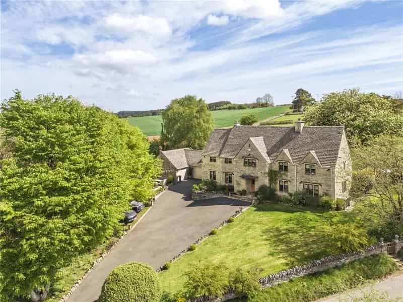 4 Bedroom Detached House for Sale in the Cotswolds