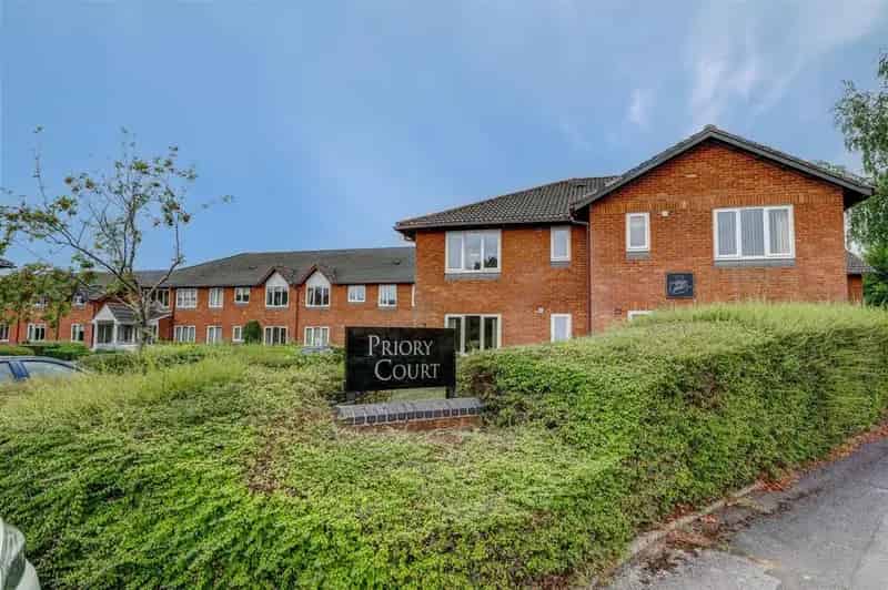 2 Bedroom Over 60s Apartment Near Widney Manor Station