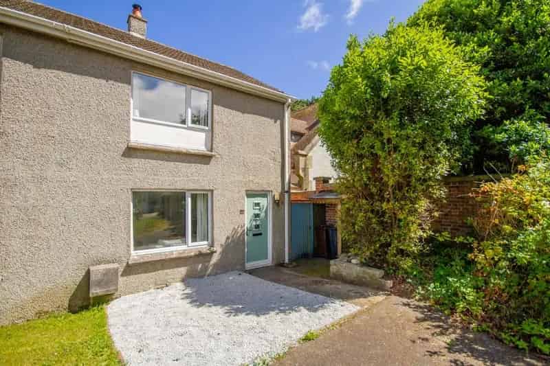 2 Bedroom End Terrace House For Sale Near School