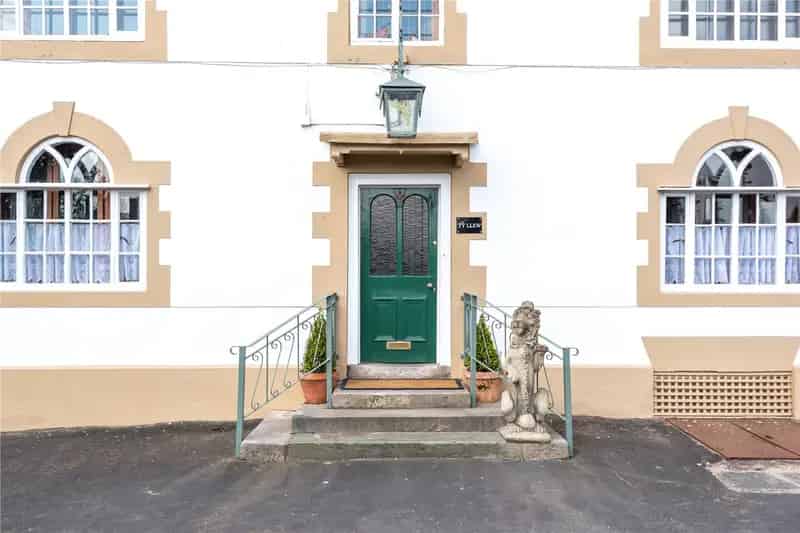 6 Bedroom Grade II Listed House with 5 Cottages and B&B