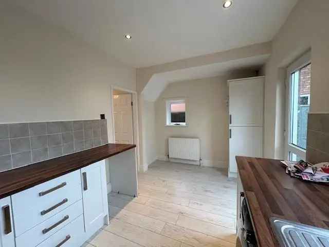 3 bedroom semi-detached house to rent