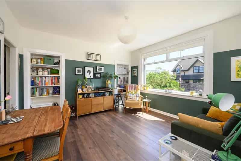 3 Bed Flat Ground Floor with 1 Reception Room Juniper Green