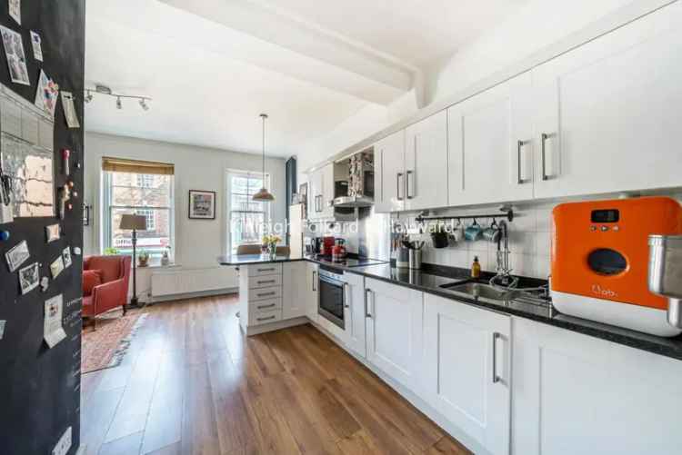 Spacious Two-Bedroom Apartment with Roof Terrace