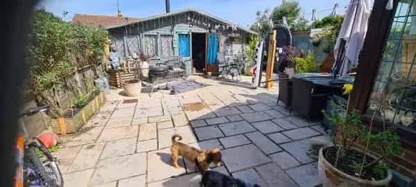 Mid Terrace House with Conservatory and Summerhouse - Market Lavington