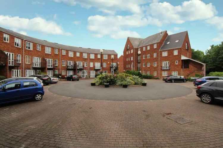 1 Bedroom Maisonette Near Mainline Station