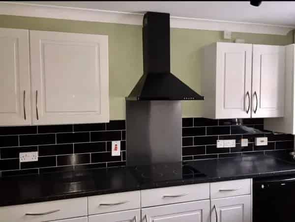 Lovely 3 Bed Semi House Driveway Garden Summerhouse Shed Near Schools