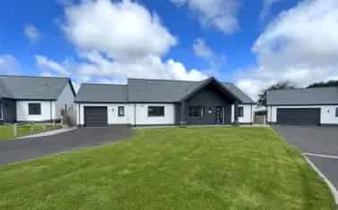 Spacious 3-Bed Bungalow with Stunning Countryside Views