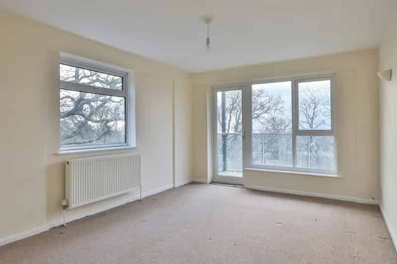 2 Bedroom Flat Ashley Cross Sea Views Parking