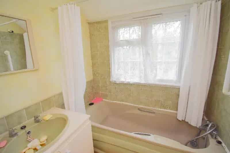 3 Bed House For Sale - Needs Updating - Close To Amenities
