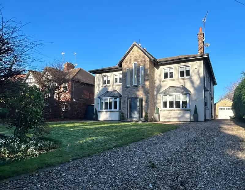 5 Bedroom Detached House For Sale