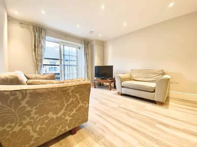 2 Bedroom Apartment for Sale in Brentwood