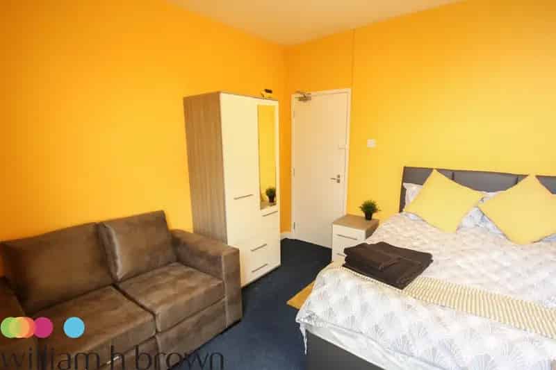 Bills Included Room in Modern 4-Bedroom Apartment