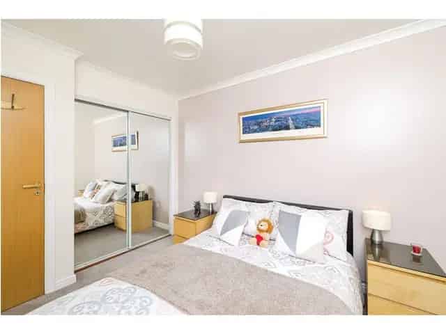 2 Bedroom Flat for Sale in Leith