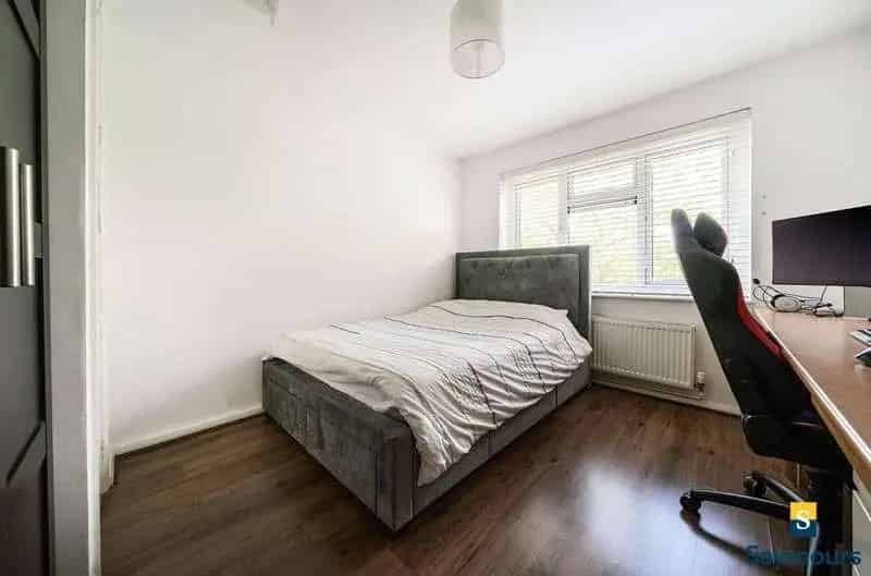 1 Bed Flat for Sale Top Floor Apartment Modern Design
