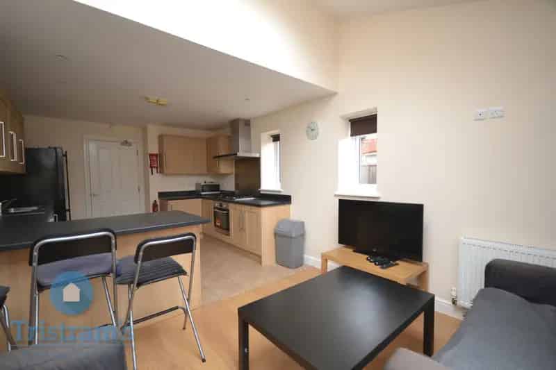 6 Bedroom Semi Detached House to Rent Students