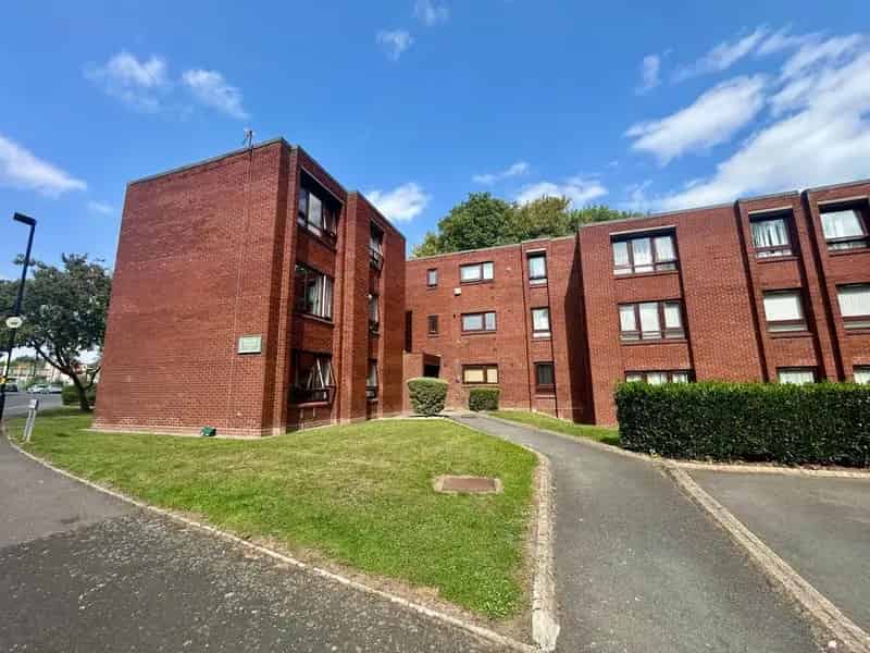 2 Bedroom Flat for Sale Near Mere Green and Four Oaks Station