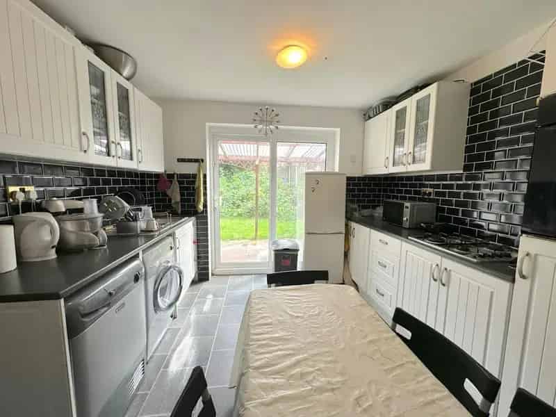 3 Bed Semi-Detached House Freehold No Upward Chain