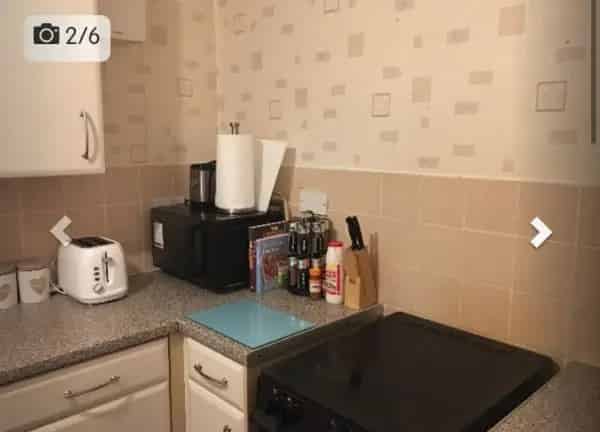 Town Centre Apartment with Lift Access and Balcony