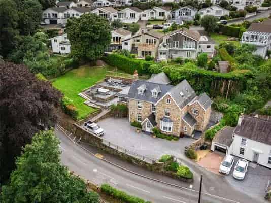 Luxury 6-Bedroom Seaside Home in Saundersfoot