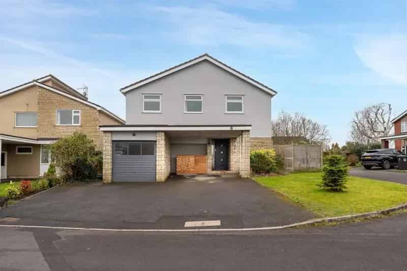 4 bed house for sale