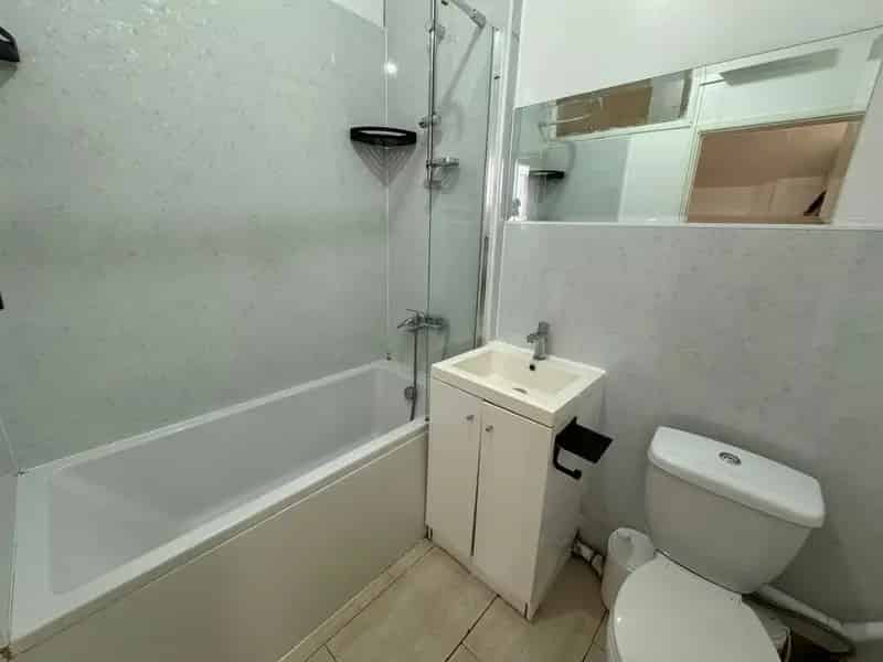 Seafront Modern Apartment One Double Bedroom June Available