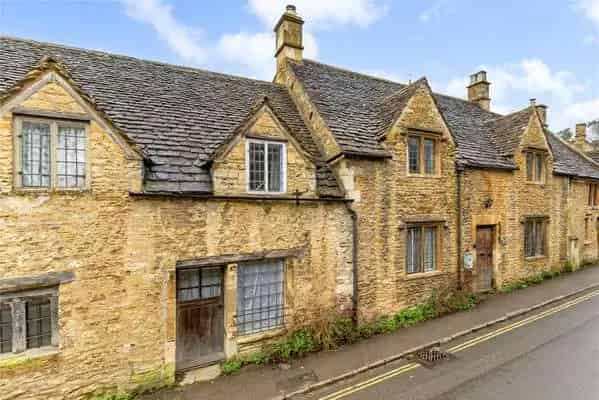 4 Bedroom Grade II Listed Cottage Castle Combe Wiltshire