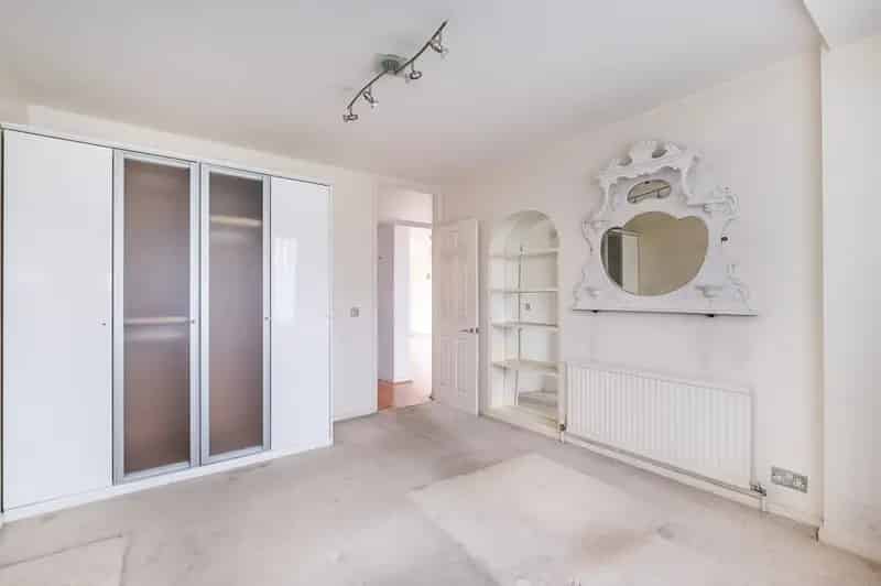 2 Bedroom Flat for Sale near Wimbledon Park