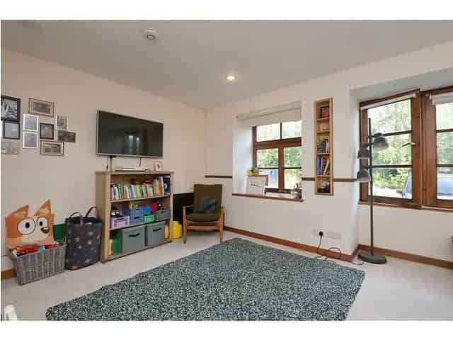2 Bedroom Flat for Sale in Historic Leith Warehouse