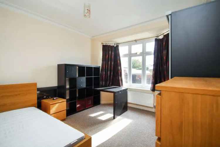 6 Bedroom Detached House Student Let Winton