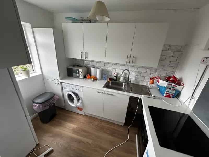 Two Bedroom Apartment Above Shops - Unfurnished