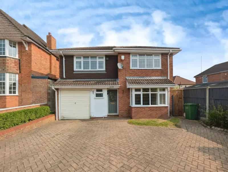 4 Bedroom Detached House To Let Solihull