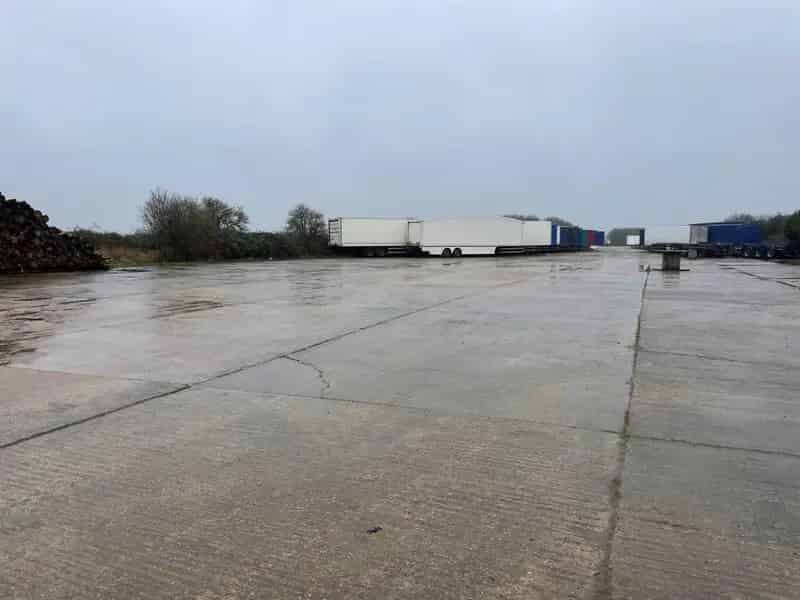 Concrete Yard Plots to Let Near Wing Airfield