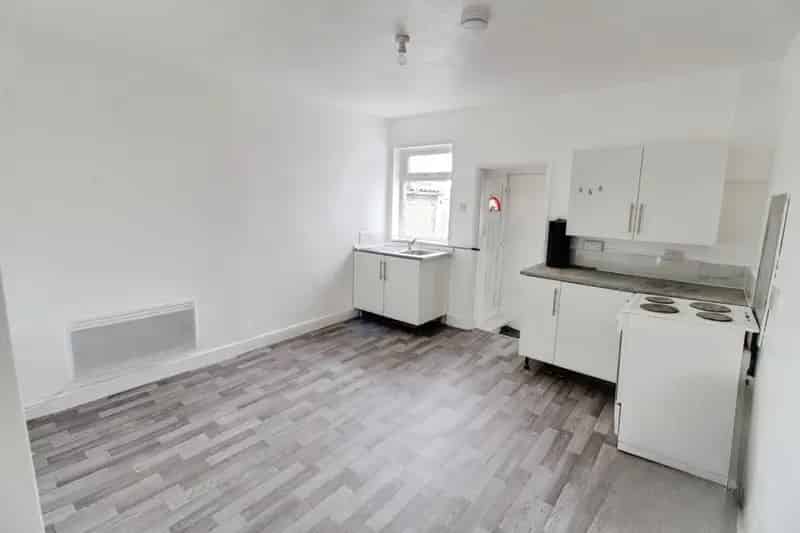 One Bed Studio Flat Near Amenities