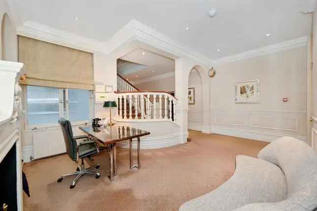 Flat for sale in Knightsbridge, London SW1X