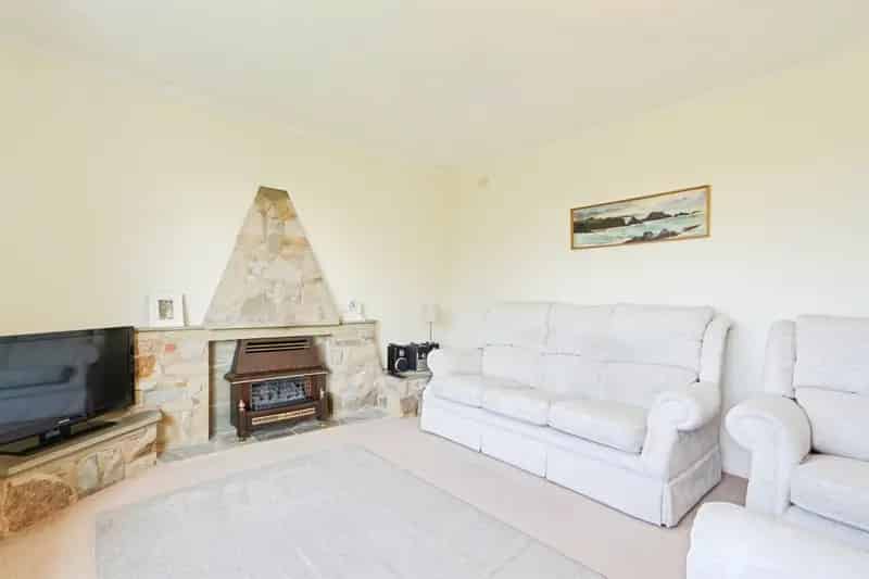 2 Bed Bungalow Gilstead Stunning Views Modernisation Potential