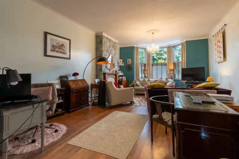 3 Bedroom Flat For Sale No Onward Chain