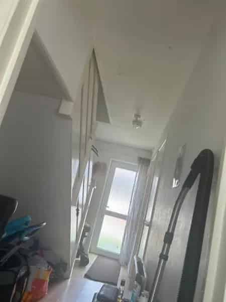 Lovely 2 Bed House Near Shops and Schools