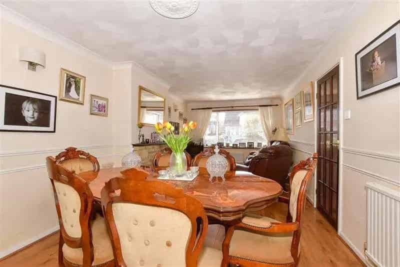 3 Bed Detached House For Sale Near Station Shops Beaches
