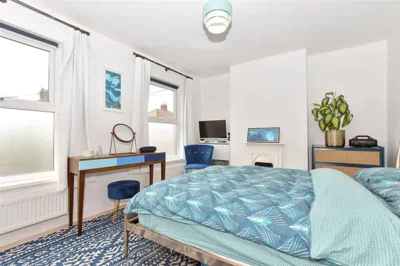 2 Bedroom Terraced House for Sale Near Beach and Town Centre