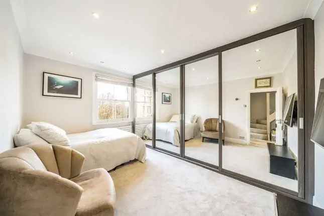 Maisonette for sale in Kings Road, London SW10